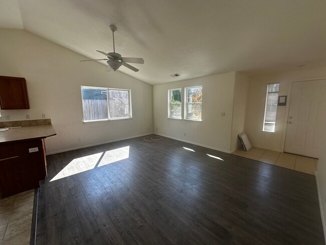 Photo - 3 bedroom 2 bath home in Green