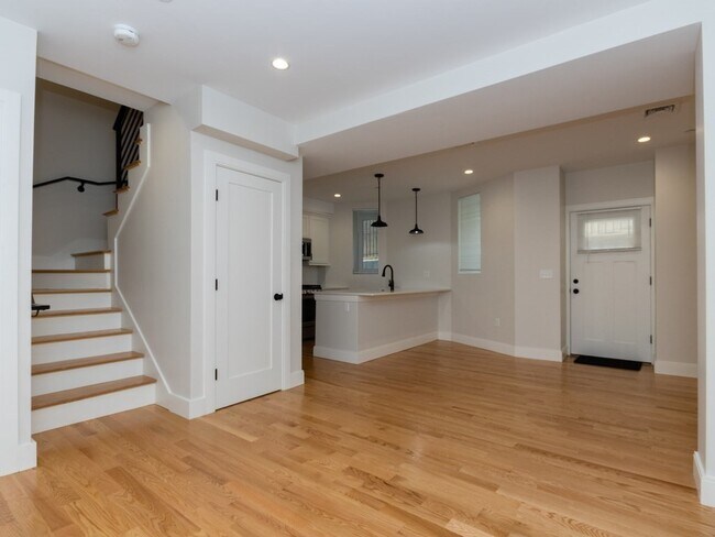 Building Photo - 5 Tovar St Unit 1F