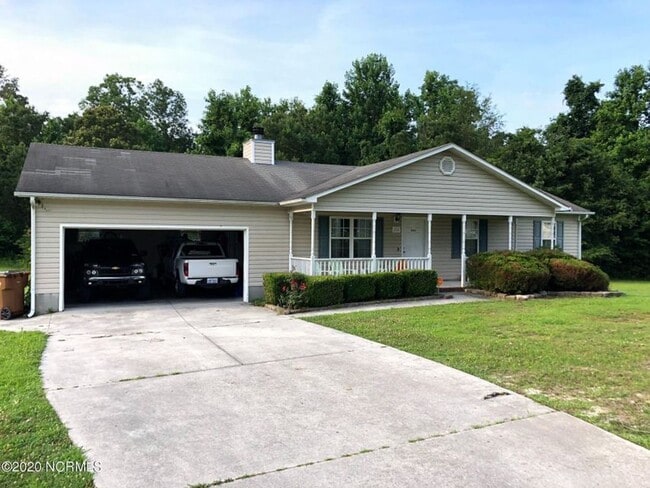 Building Photo - 3 BR 2 BA Southwest