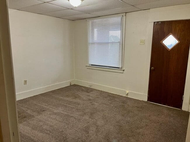 Building Photo - 118 Kirk Ave Unit 118 Kirk Street Floor 2