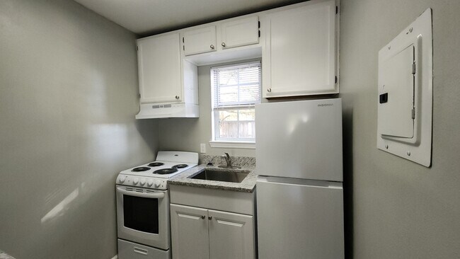 Photo - 115 Shell Ave SE