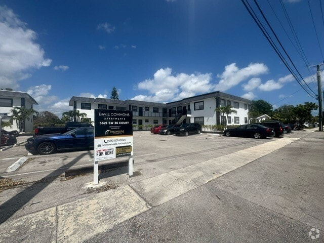 Building Photo - 5621 SW 36th Ct Rental