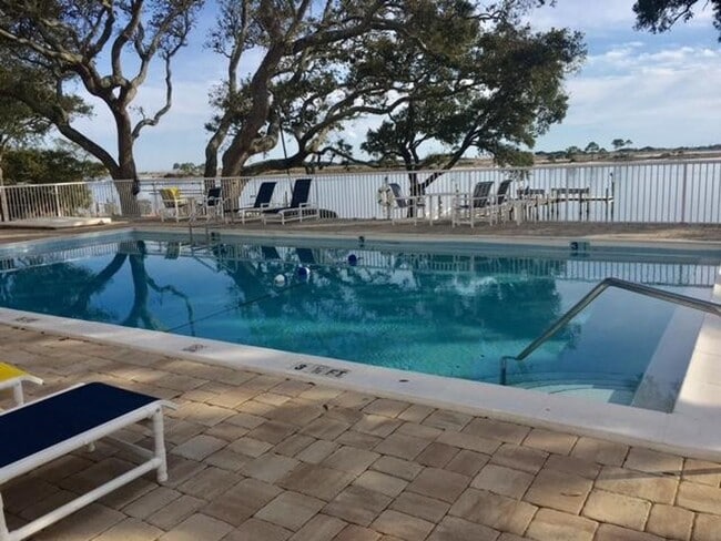 Photo - 1 bedroom for rent with community pool, laundry & waterfront!