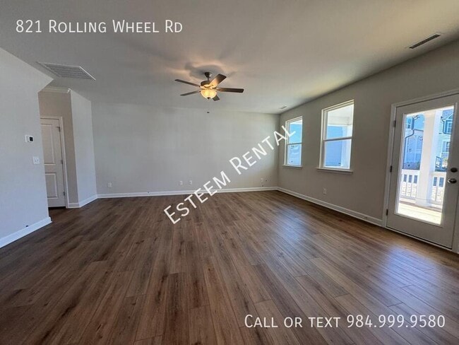 Photo - 821 Rolling wheel Rd