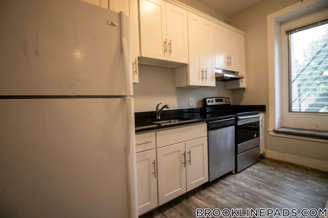 Building Photo - 1712 Beacon St Rental