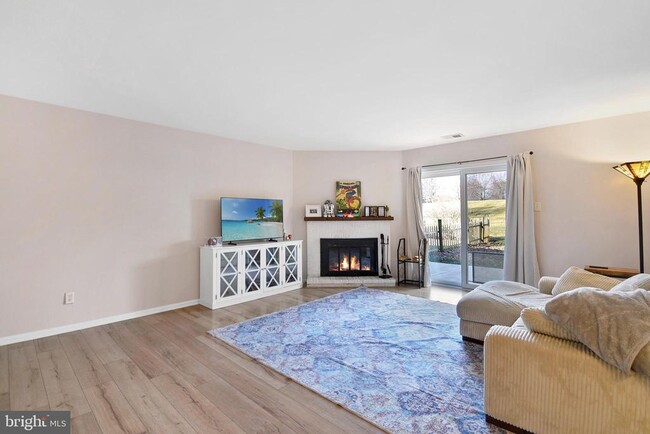 Photo - 308 Kidwelly Ct