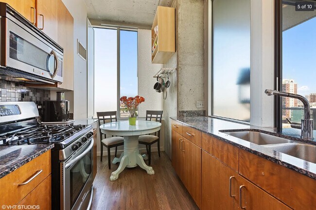 Photo - 1720 S Michigan Ave