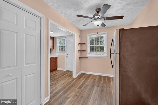 Photo - 2437 Iverson St