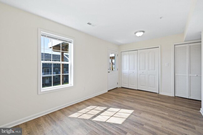 Photo - 181 Secretariat Dr