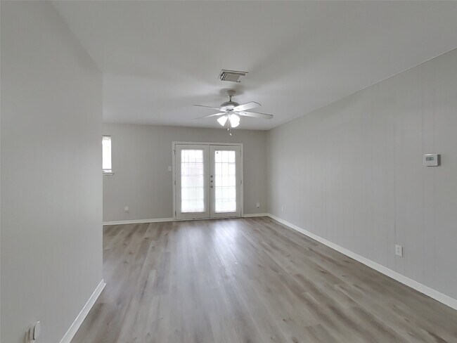 Photo - 6422 French Chateau Dr