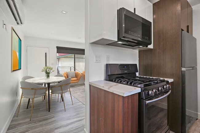 Photo - 2814 Sichel St.