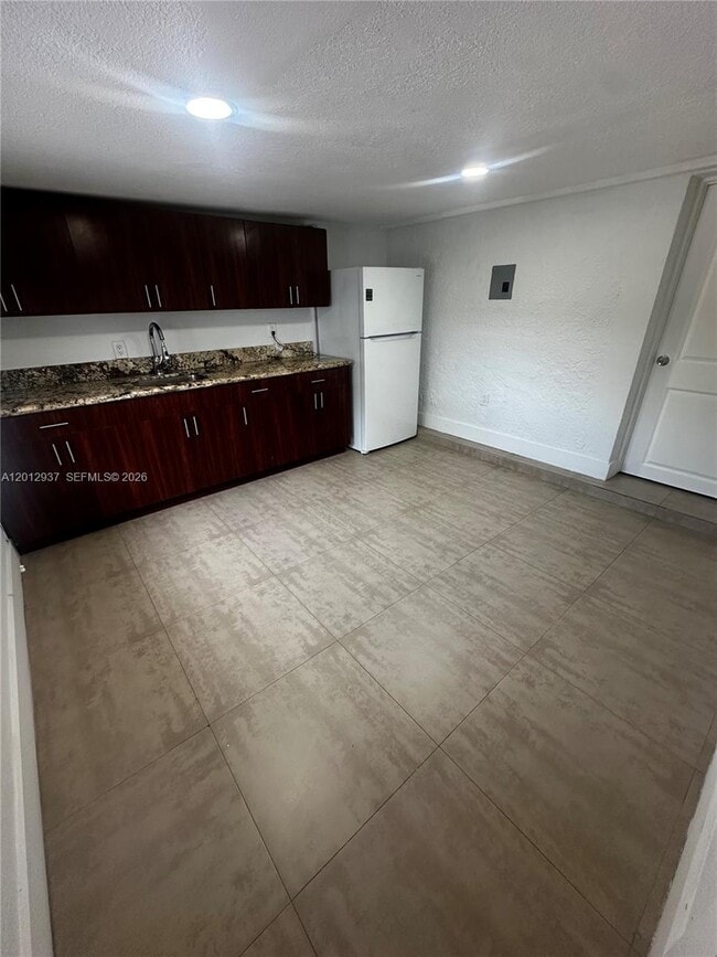 Photo - 18560 SW 128th Ave Unidad B
