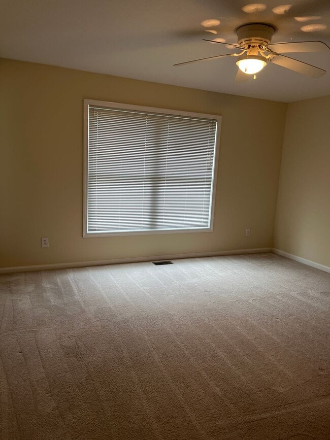 Photo - 492 Radcliff Dr Unit 492