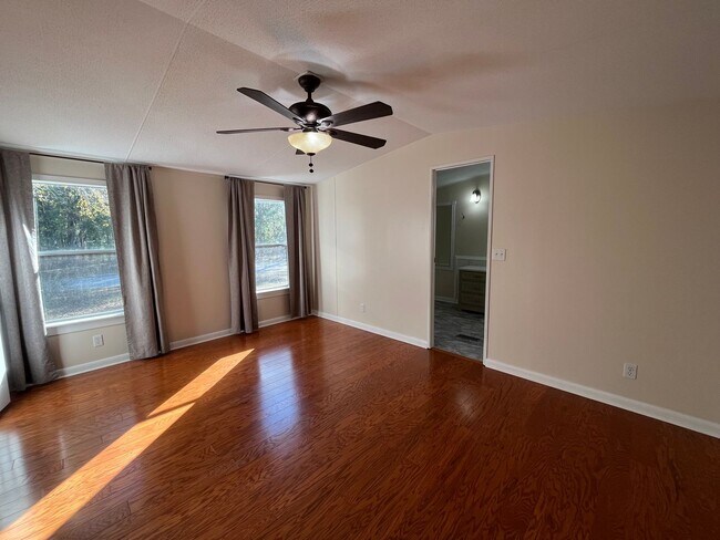 Photo - Newly renovated 3 Bedroom, 2 Bathroom Manufactured Home Just outside of Live Oak