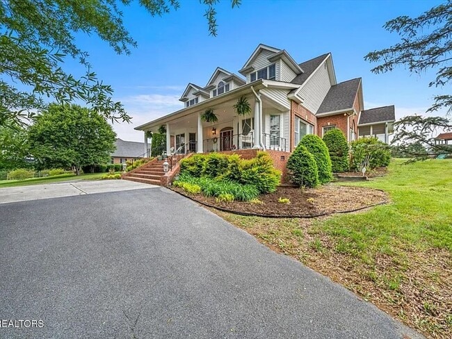 Photo - Luxury & Convenience!!