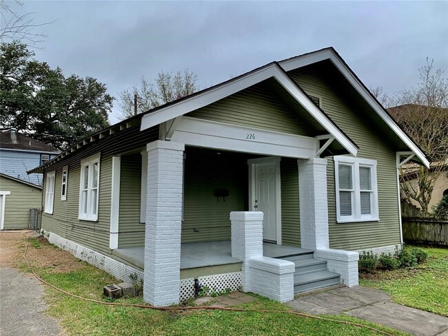 Photo - 226 E 25th St