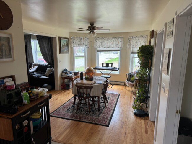 Photo - 658 Maine Ave