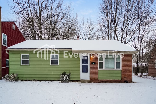 Building Photo - 4698 Dundee Ave