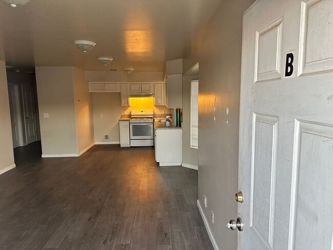 Building Photo - 102 Hopkins Ave Unit B