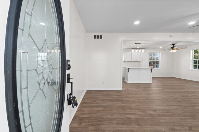 Photo - Pet Friendly Renovated Three Bedroom with Basement!