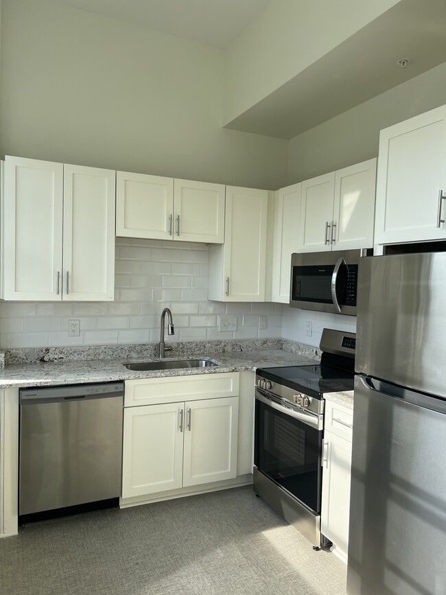 Building Photo - PULASKI LOFTS Unit 141