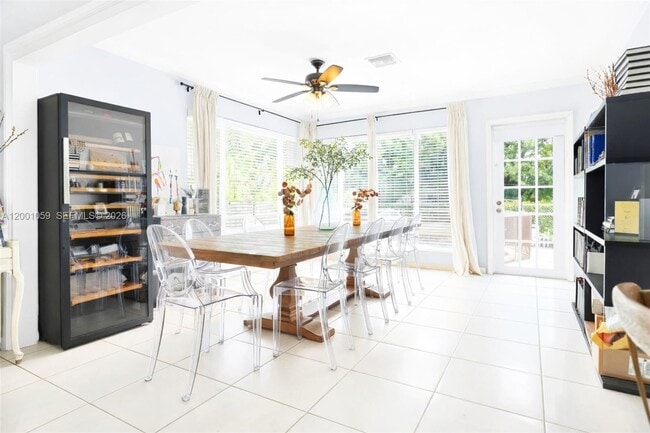 Photo - 820 W 43rd Ct