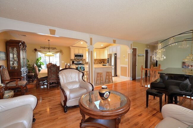 Photo - 1063 Mason Ct