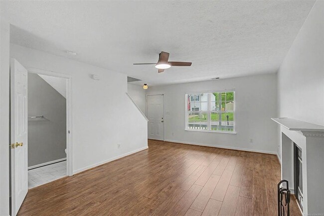 Photo - 304 Brittania Dr