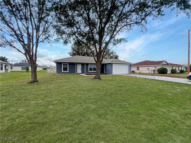 Photo - 210 Manatee St