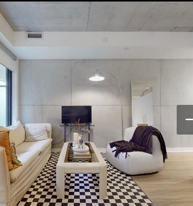 Photo - 458 Richmond St W