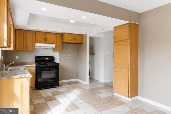 Photo - 610 N Victoria Ave
