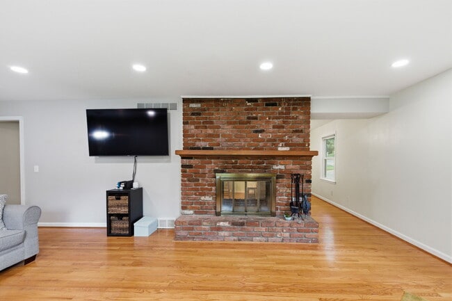 Photo - 1204 Forest Ct