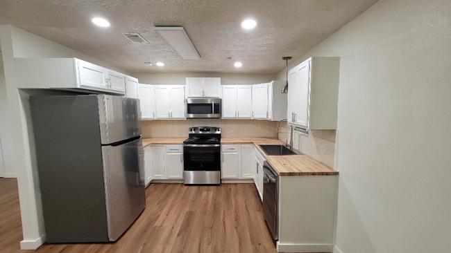 Photo - 2100 Hill Top Ct