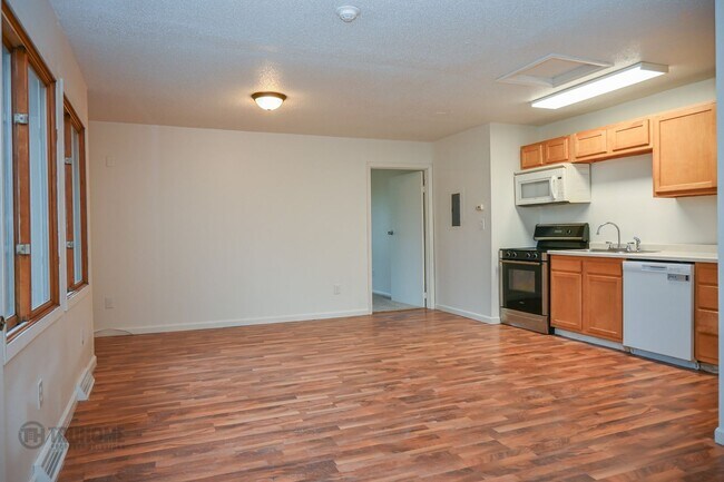 Photo - 315 Summit Ave N Apartment Unit C (upper back)