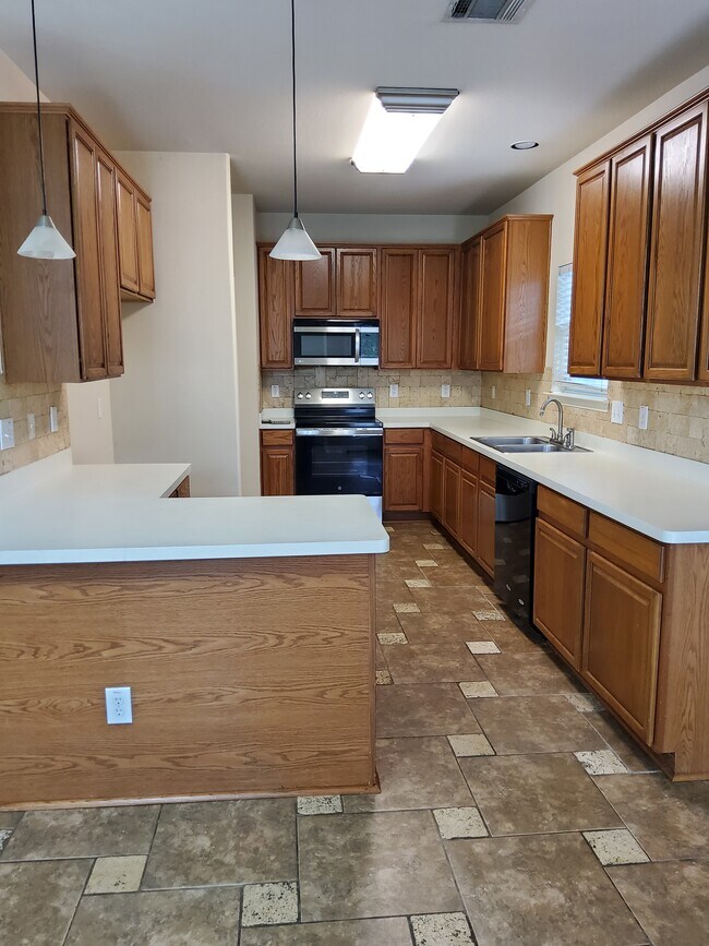 Kitchen - 21735 Thunder Basin