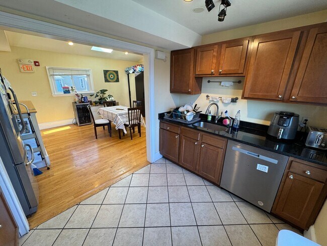 Photo - Awesome 6 bed 3.5 bath in Somerville...