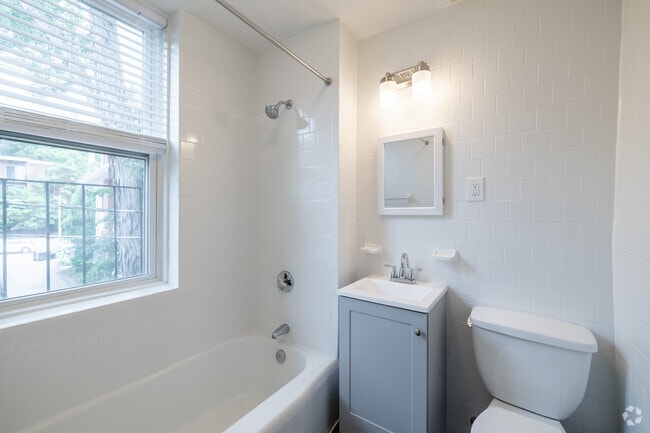 2BR, 1BA - 750SF - Bathroom