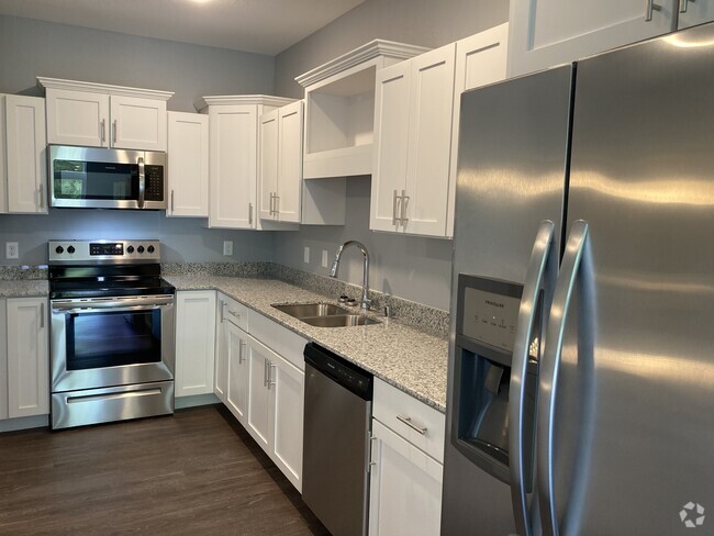 White Kitchen - Trails Edge of Maplewood Rental