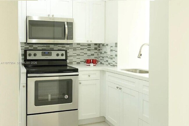 Photo - 546 SW 1st St Unit 404