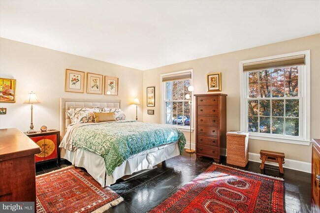 Photo - 3293 Sutton Pl NW