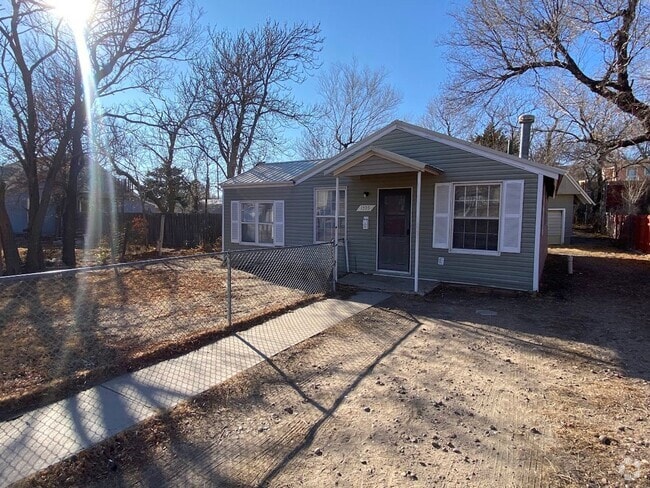 Building Photo - 1 Bed, Bonus Room, 2 Bath Single Family Home