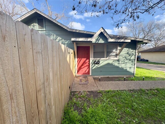 Photo - 309 Guadalupe St