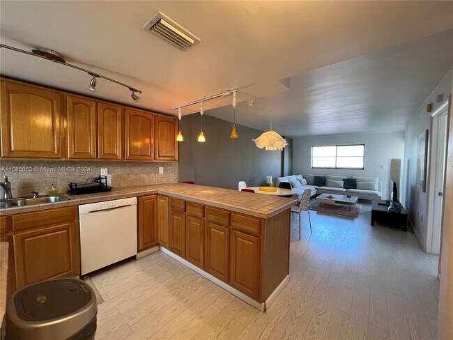 1575 Euclid Ave Unit 505