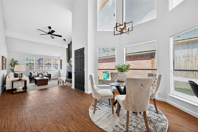 Building Photo - 10726 Buffalo Bend Dr