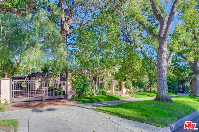 Photo - 616 N Maple Dr