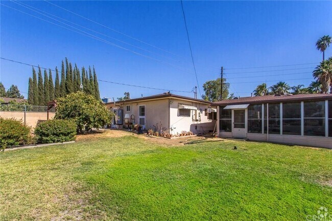 Building Photo - University Ave Unit 24500 University Ave, 2 Rental
