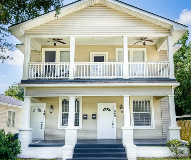 Building Photo - Pelican - Hilton St Duplex Unit Pelican - 309 Hilton