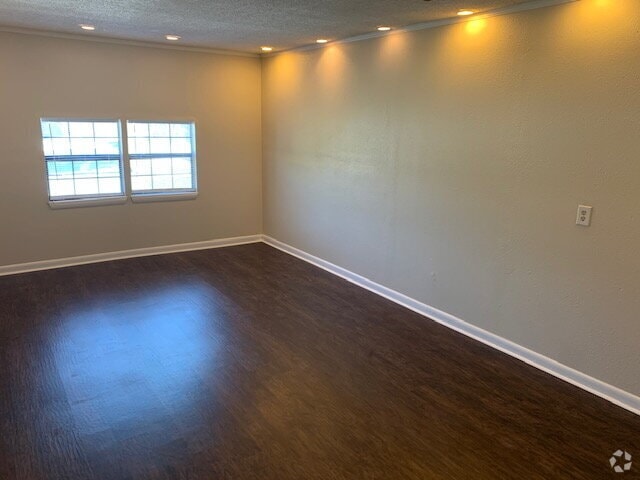 Building Photo - "Charming 3-Bed Oasis with 2 Baths in Ft W... Rental