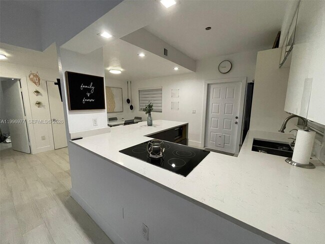 Photo - 325 NW 19th Ln