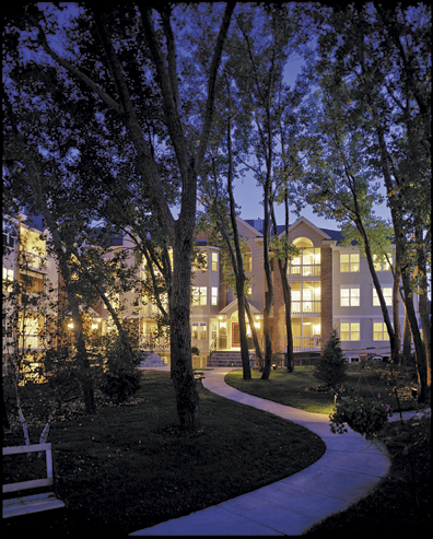 Courtyard - Yorktown Estates Apartments